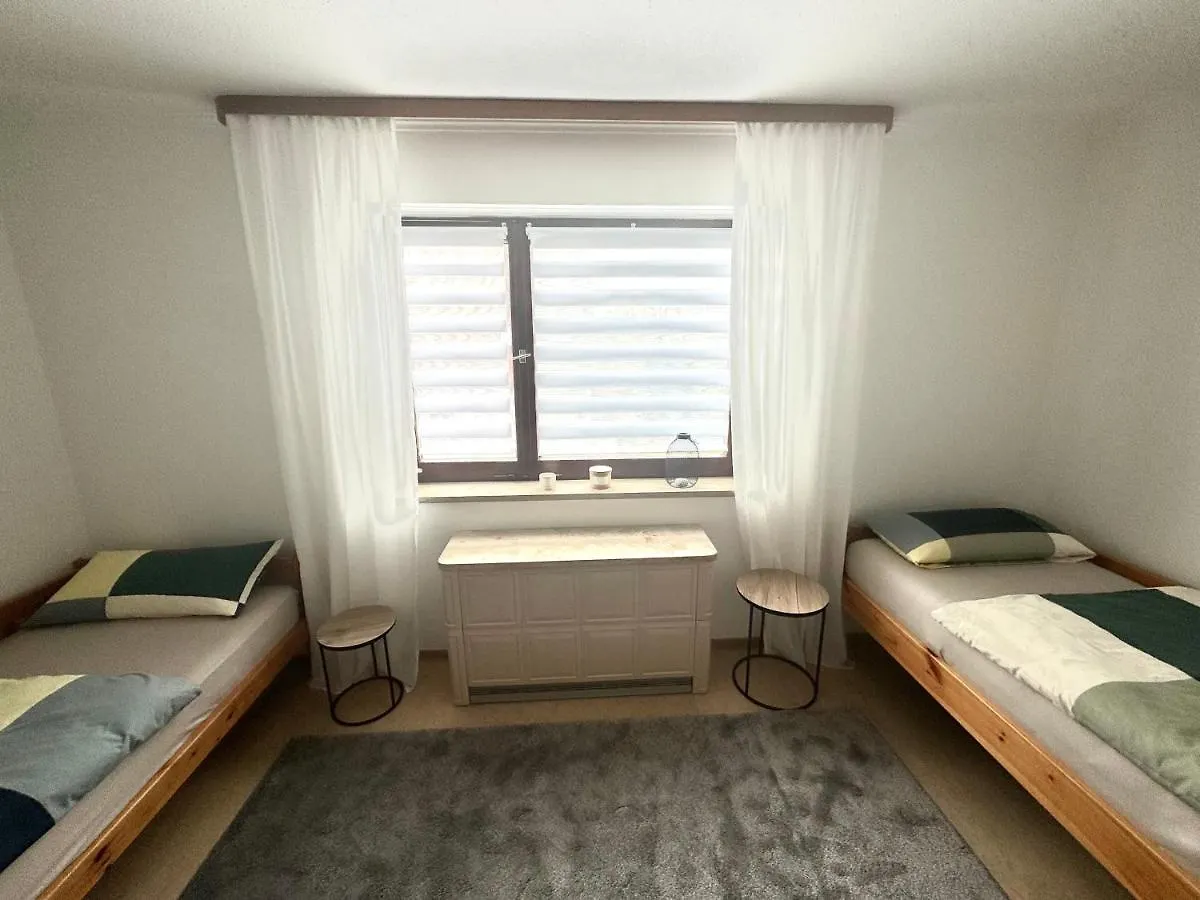 Ferienwohnung Schoenes, Friedliches Zimmer Augsburg