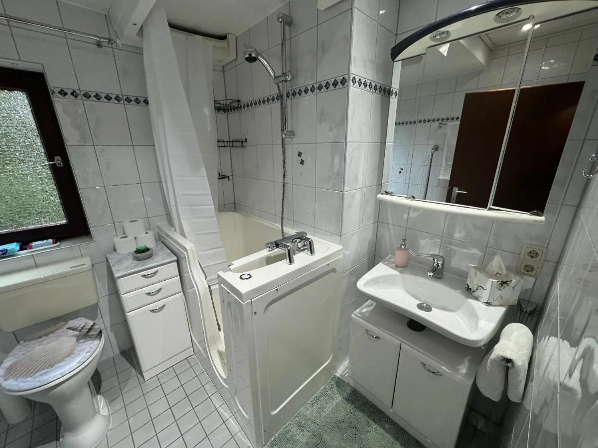 Ferienwohnung Schoenes, Friedliches Zimmer Augsburg